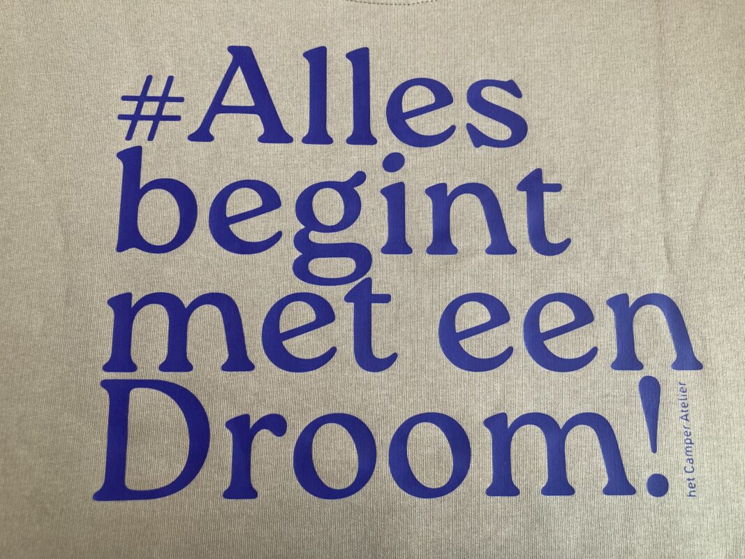 Slogan achterkant trui